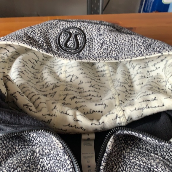 Lululemon women jacket with hood - Picture 10 of 10